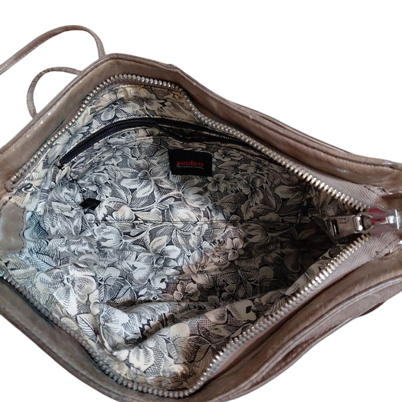 HOBO Tan Shoulder Bag - Picture 8 of 11